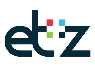 Kunstzinnig logo met kleurrijke vierkanten en de letters "euz" in een moderne typografie, symboliseert creativiteit en modern design, geschikt voor digitale en branding toepassingen.