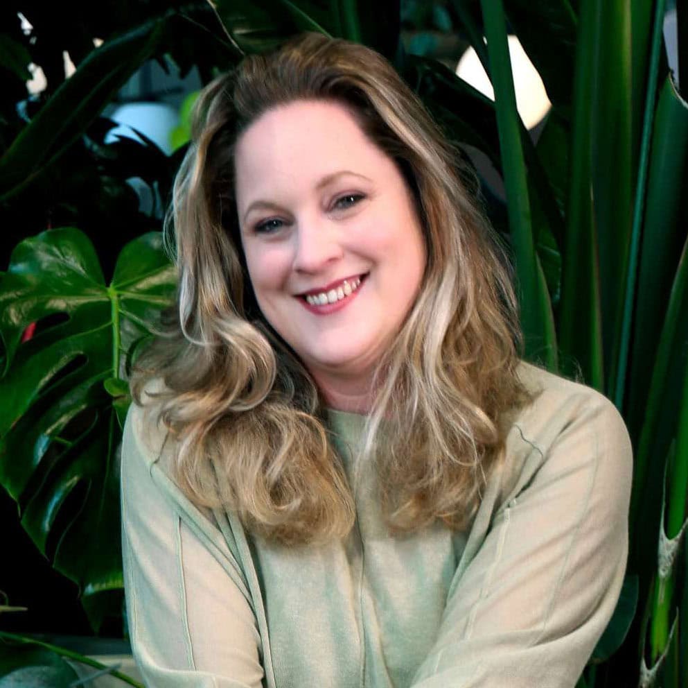 Portret van Emma Mertens-de Wit, interim communicatieadviseur bij LICHT – verbindend strateeg met focus op participatie- en verandercommunicatie.