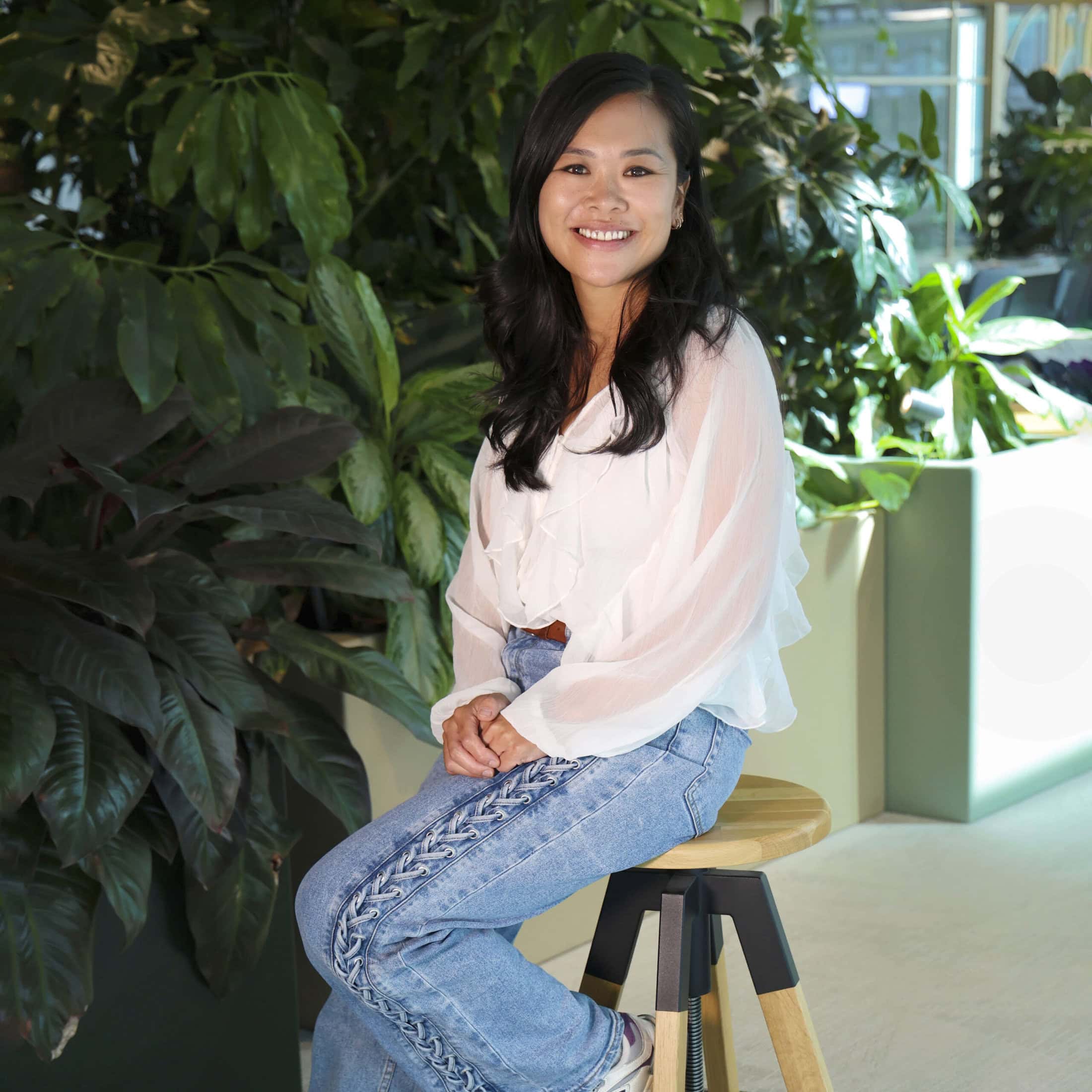 Portret van Hiewwaiy Kwok, vaste LICHT Professional en communicatieadviseur – creatief, doortastend en sterk in strategie, storytelling en merkpositionering.