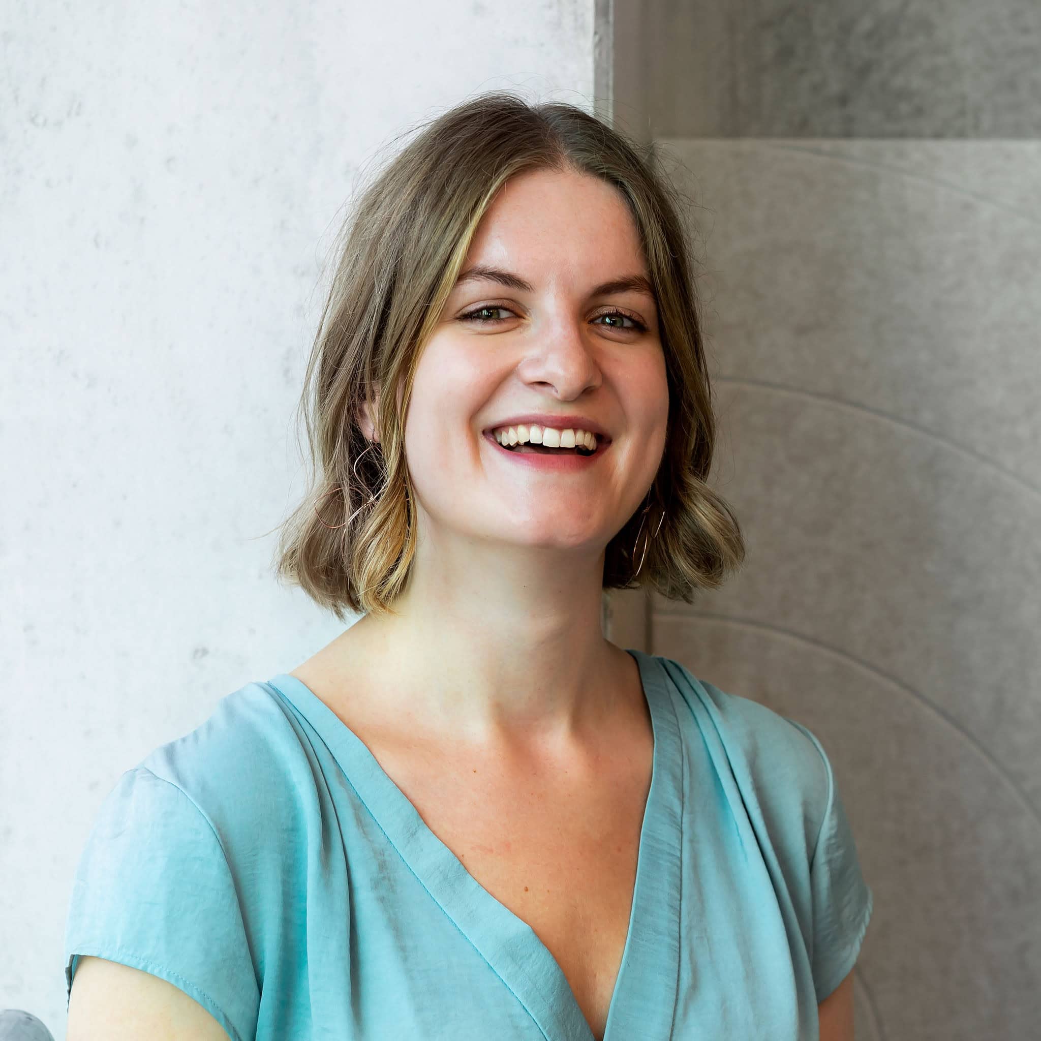 Portret van Manon Hormes, vaste LICHT Professional en communicatieadviseur – energiek, doelgericht en sterk in het vertalen van strategie naar inspirerende communicatie.