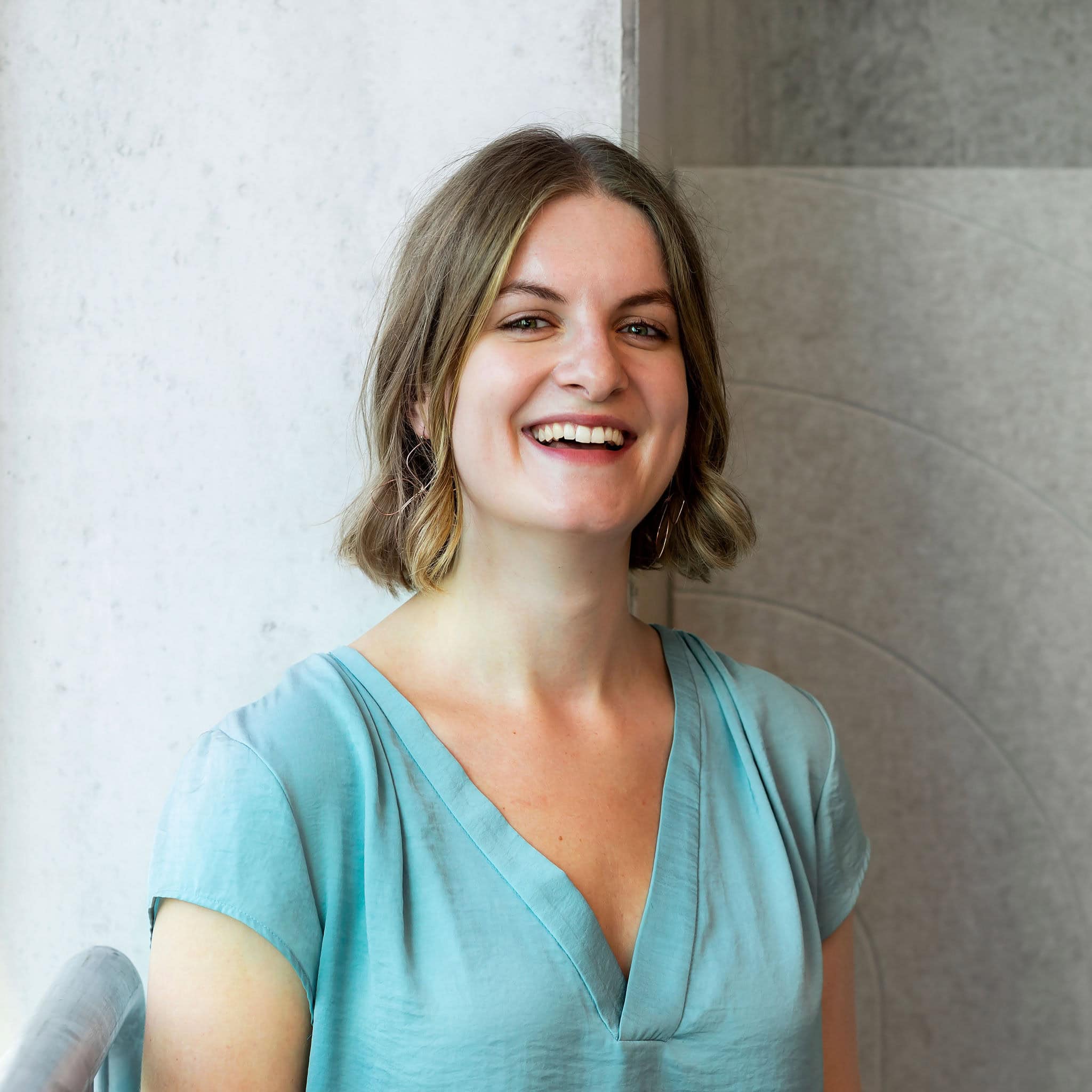 Portret van Manon Hormes, vaste LICHT Professional en communicatieadviseur – energiek, doelgericht en sterk in het vertalen van strategie naar inspirerende communicatie.