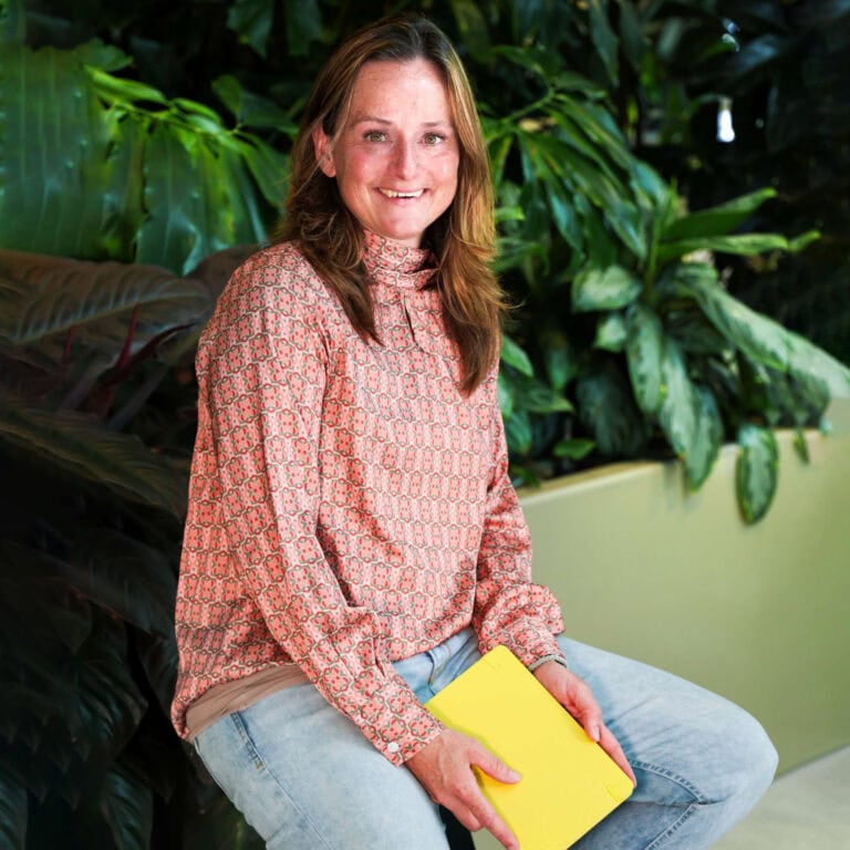 Portret van Marjon Prinsen, vaste LICHT Professional en communicatieadviseur – doortastend, mensgericht en sterk in verandercommunicatie en organisatieontwikkeling.