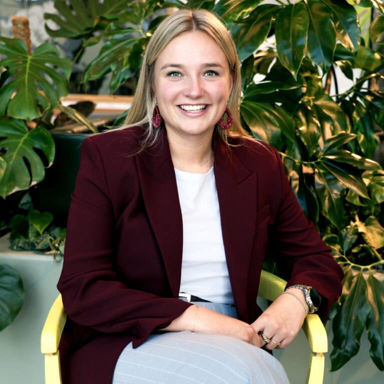 Portret van Rosa-Lynn Kleijn, vaste LICHT Professional en communicatieadviseur – enthousiast, analytisch en sterk in strategie, storytelling en merkcommunicatie.